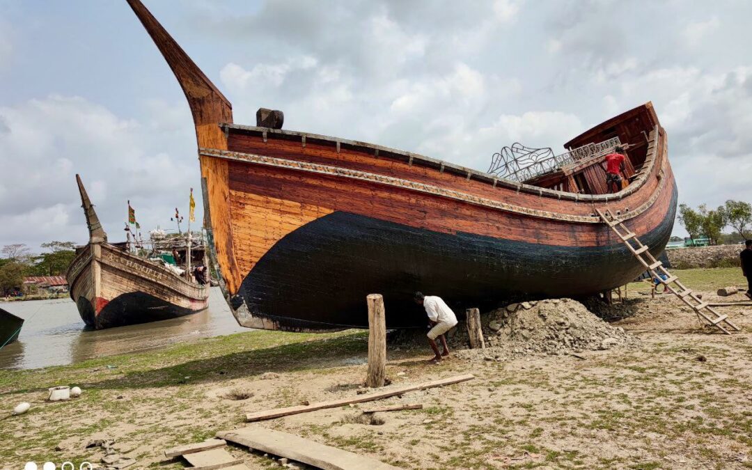 Building Wooden Sampan Fishing Boats – Bangladesh